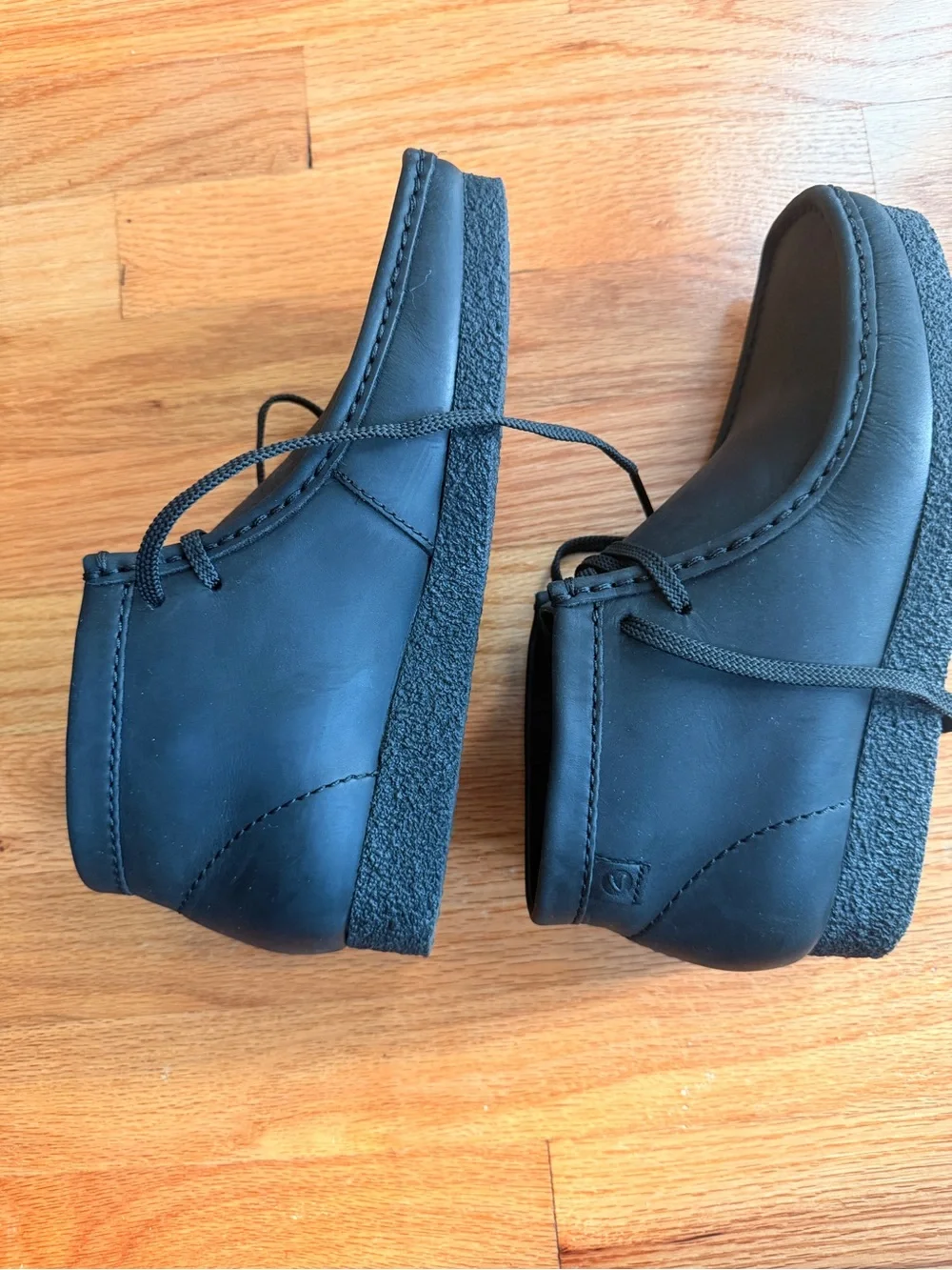 Clarks Men's Black wallabee Boots Brand New